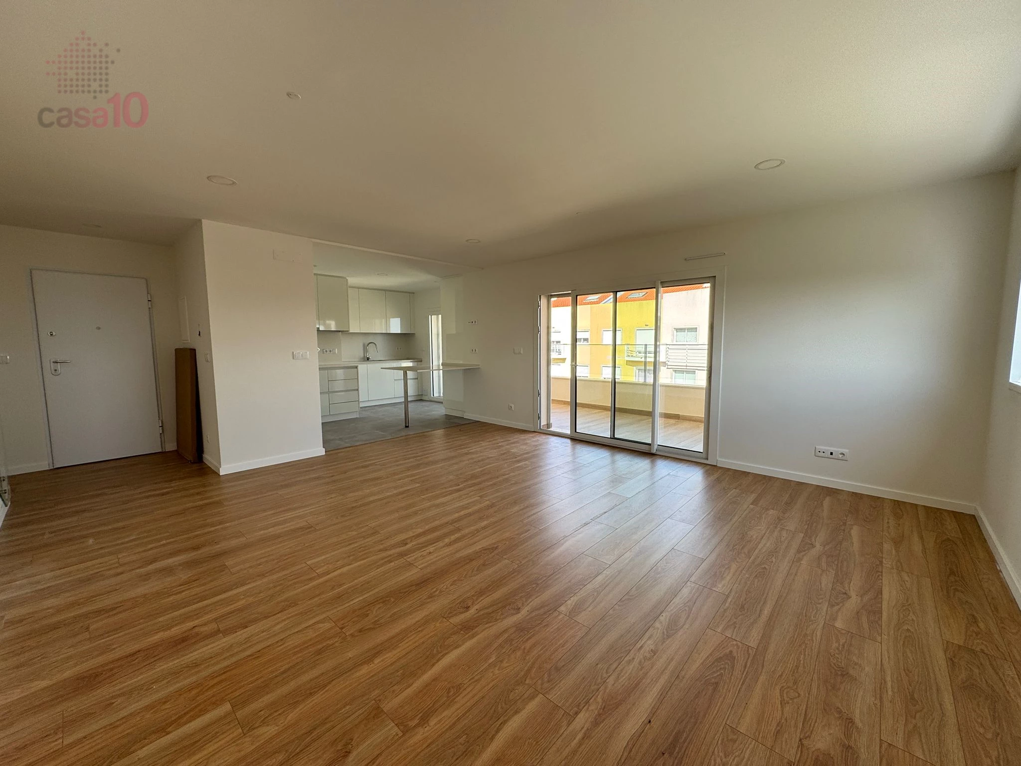 T4 DUPLEX, WITH EXCELLENT TERRACE, FOR RENT IN MONTIJO